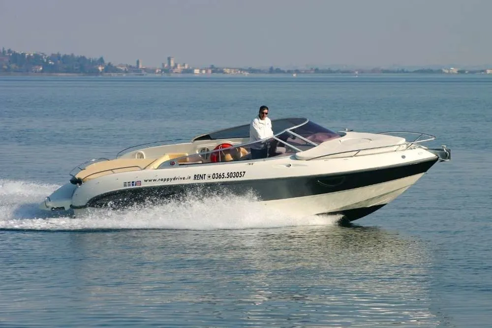Moniga Kiralık Cranchi CSL27 8.9m Motorlu Tekne