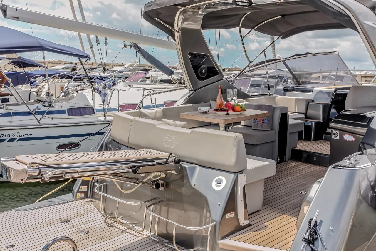 Rent a 11.73m Cranchi Z35 Motor Yacht in Castellammare di Stabia
