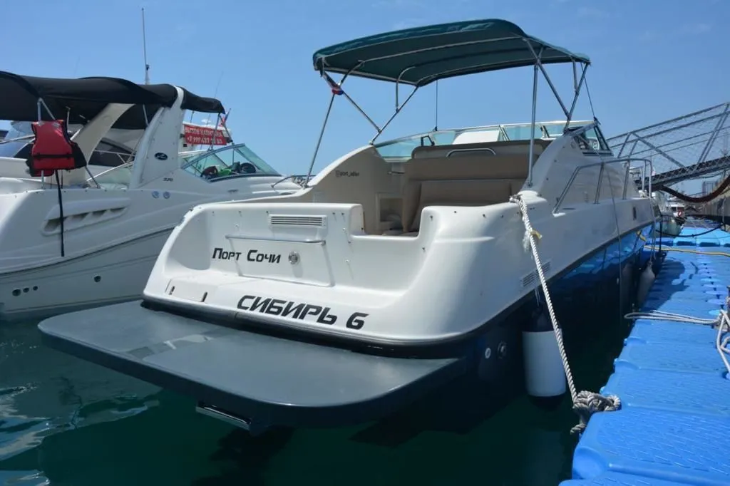 Rent a 7.8m Motor Yacht in Adler