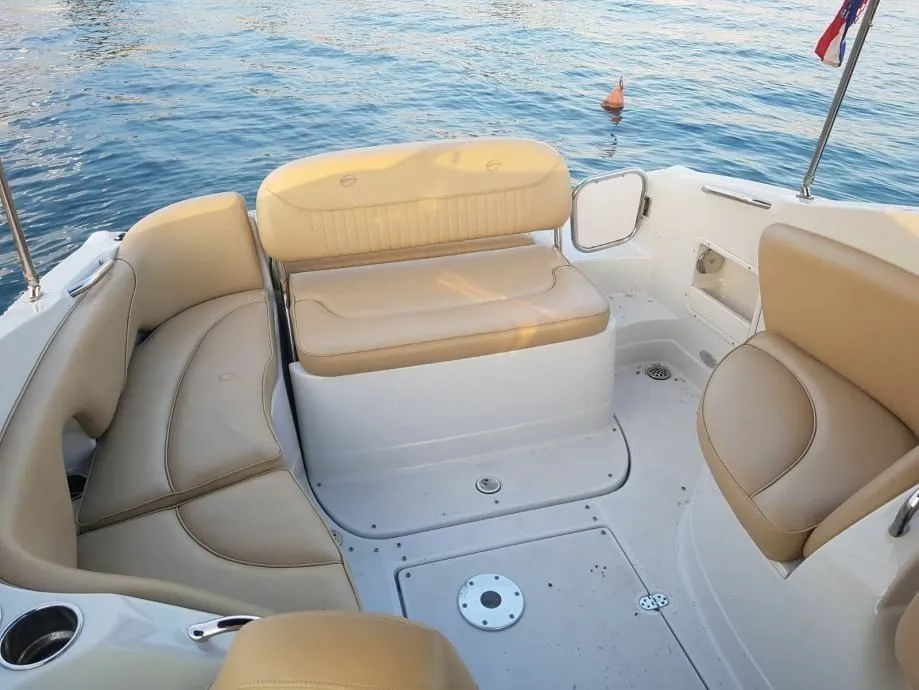 Charter a 10m Motor Yacht Crownline 286 in Petrčane
