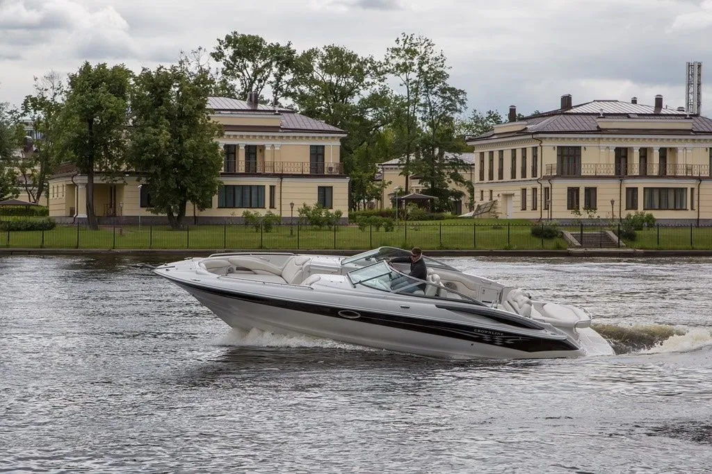 Rent a 10m Motor Boat Crownline 32 in Saint Petersburg