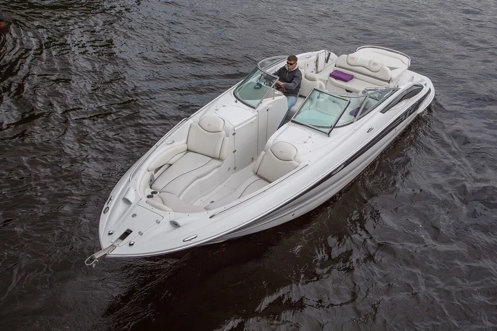 Rent a 10m Motor Boat Crownline 32 in Saint Petersburg
