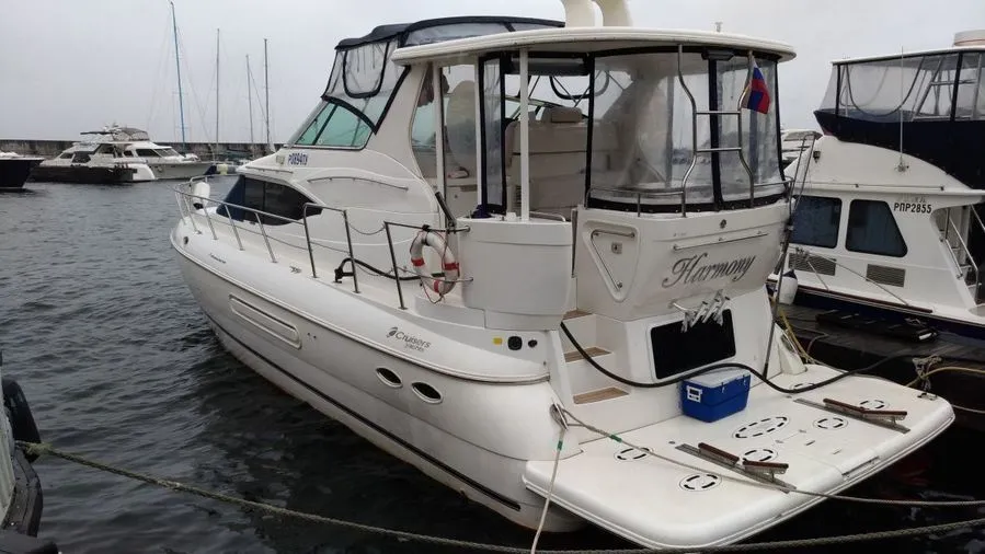 Explore Vladivostok on a 15.25m Cruiser Yachts 44.5 Motor Yacht Rental
