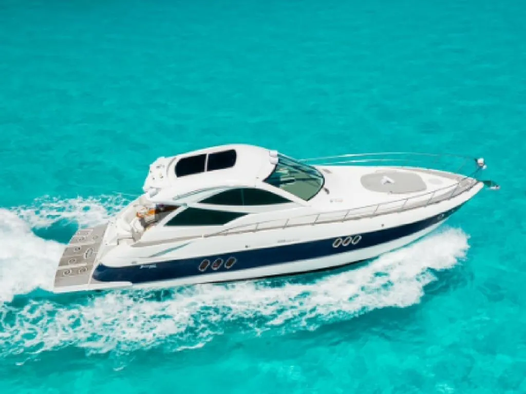 Rent a 16.7m Cruiser Yachts 55 in Cancún