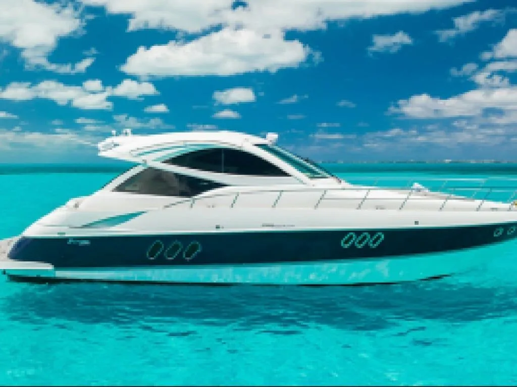 Rent a 16.7m Cruiser Yachts 55 in Cancún