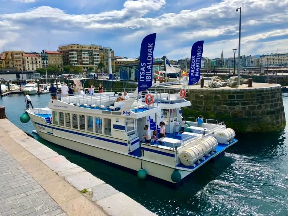 Charter a 16.5m Power Catamaran in San Sebastián