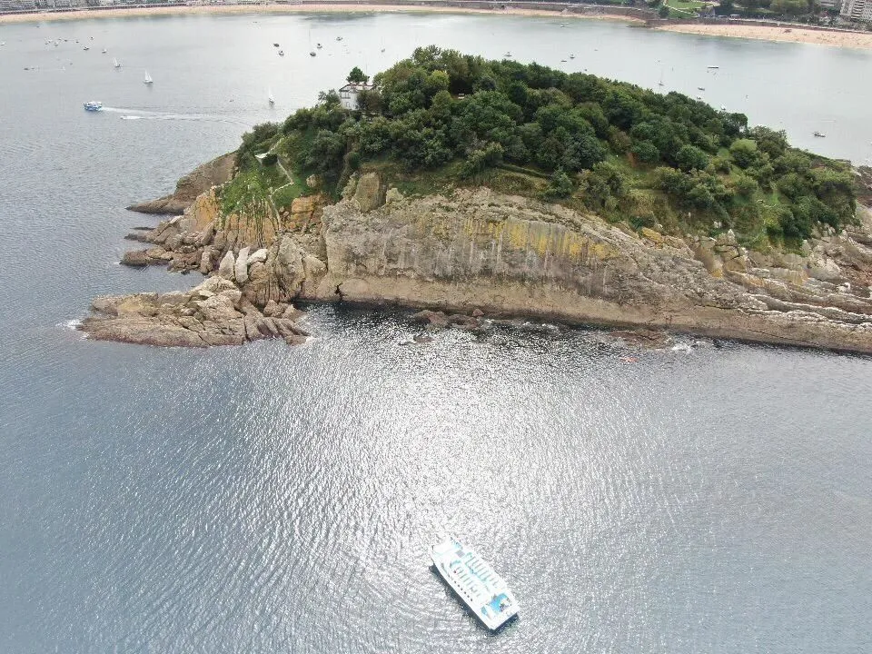 Ciudad San Sebastian Charter Boat