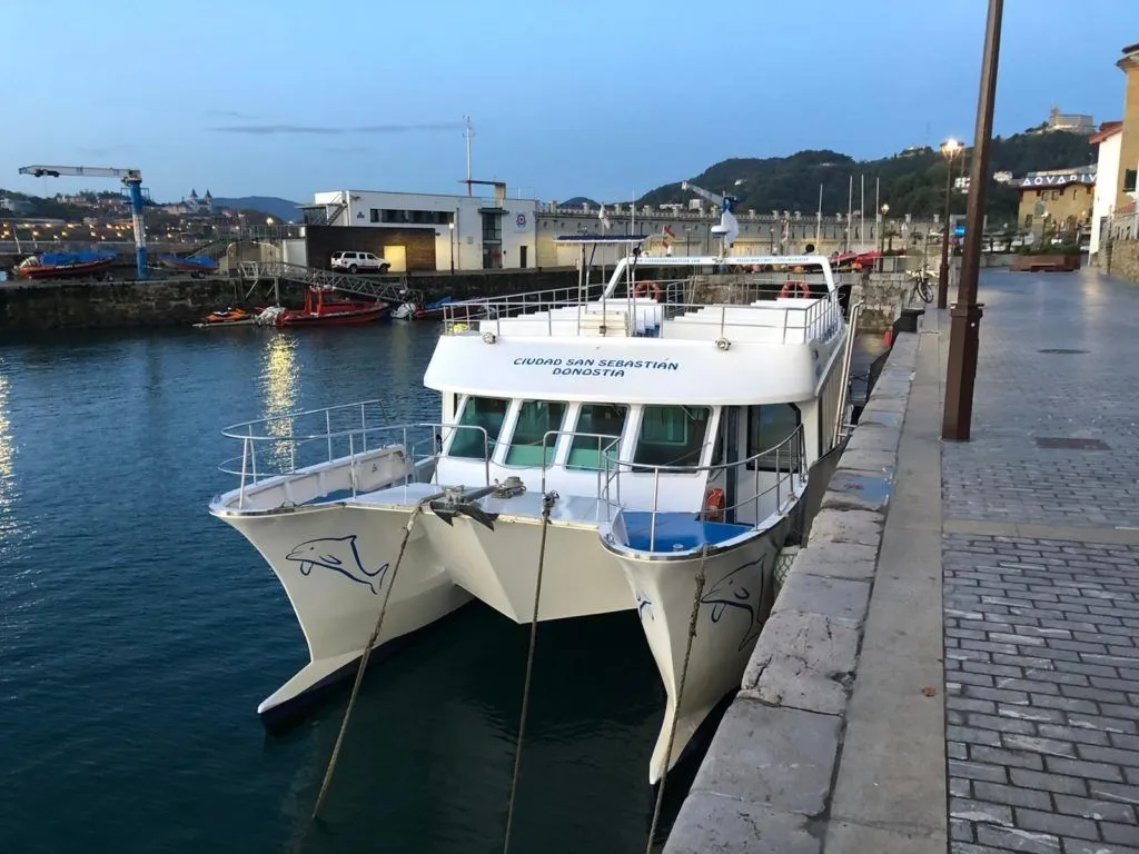 Charter a 16.5m Power Catamaran in San Sebastián
