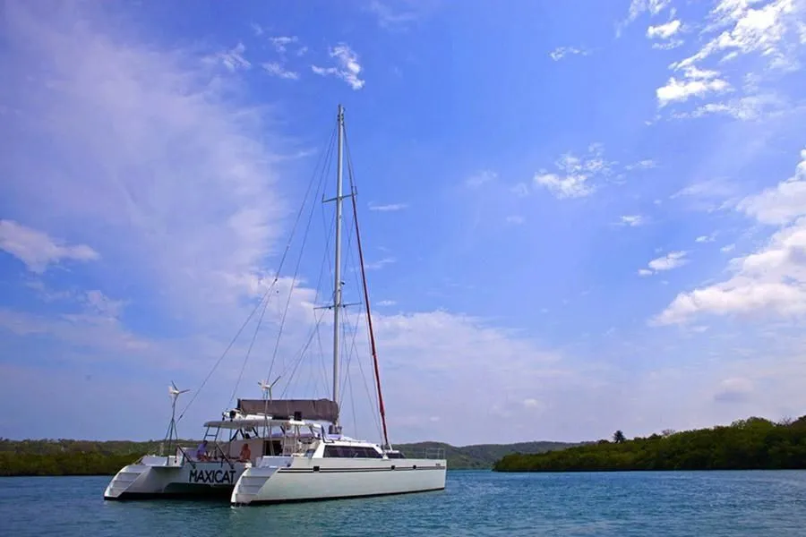 Charter a 19.8m 2 Cabin Catamaran in Cartagena de Indias