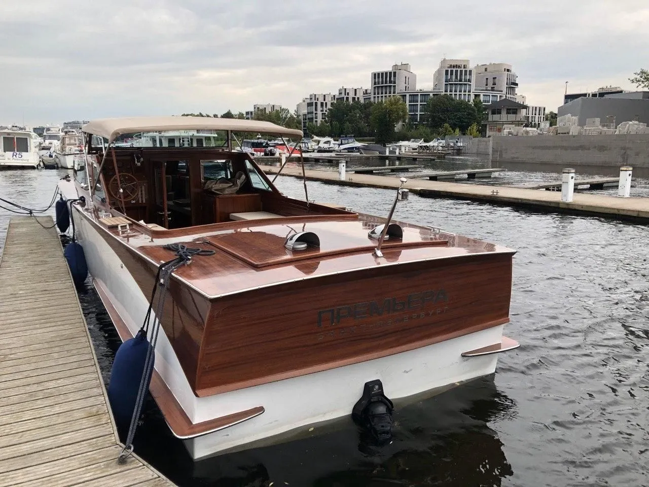 Premiera Charter Boat