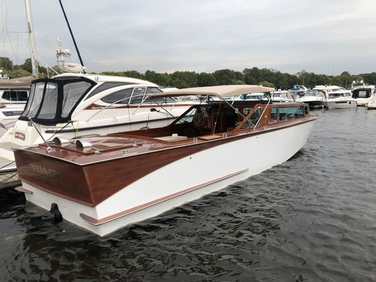 Premiera Charter Boat