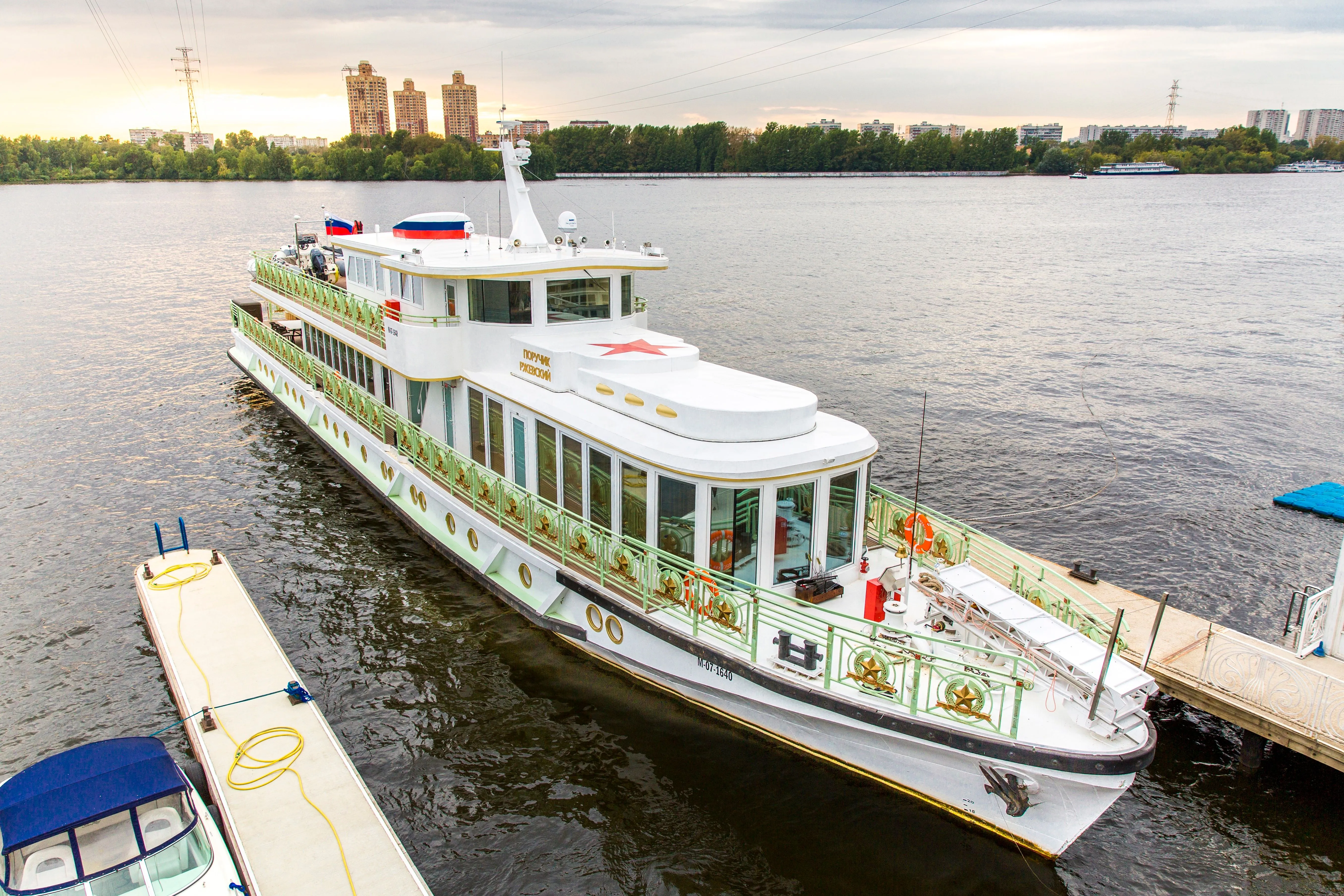 46m Moscow Motor Yacht Hire