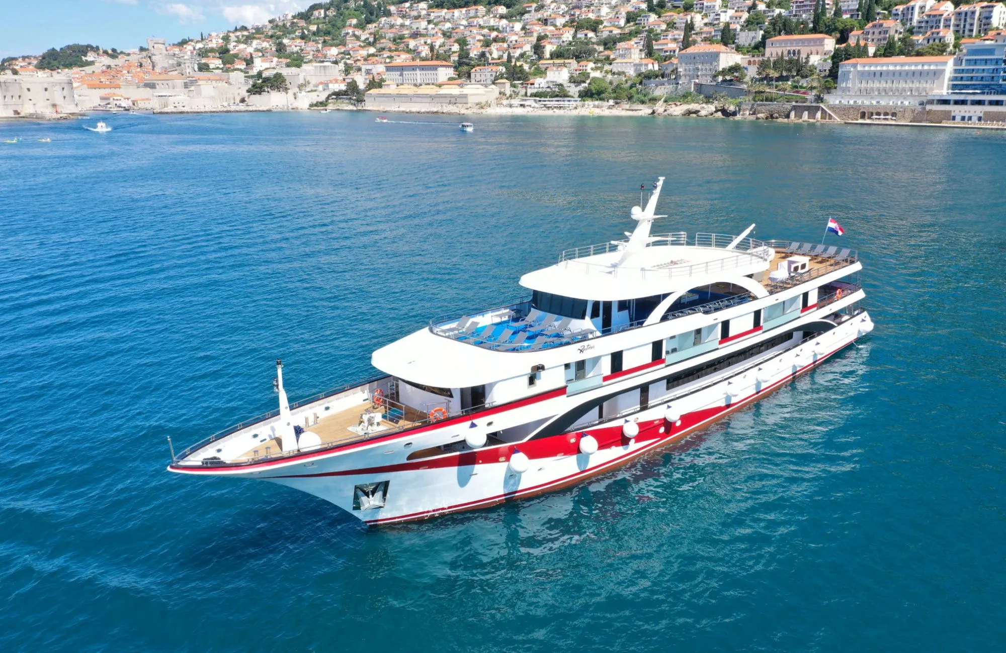 Antaris Charter Boat - 4