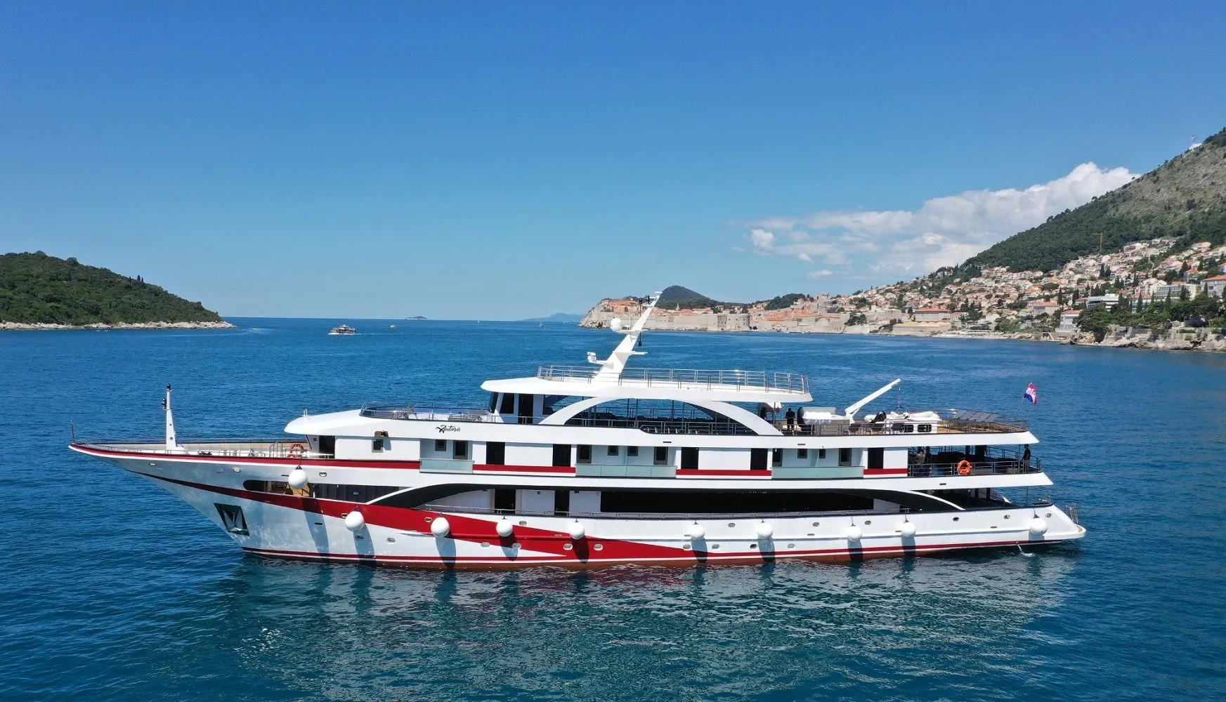 Boat - 55m Split Boat Hire