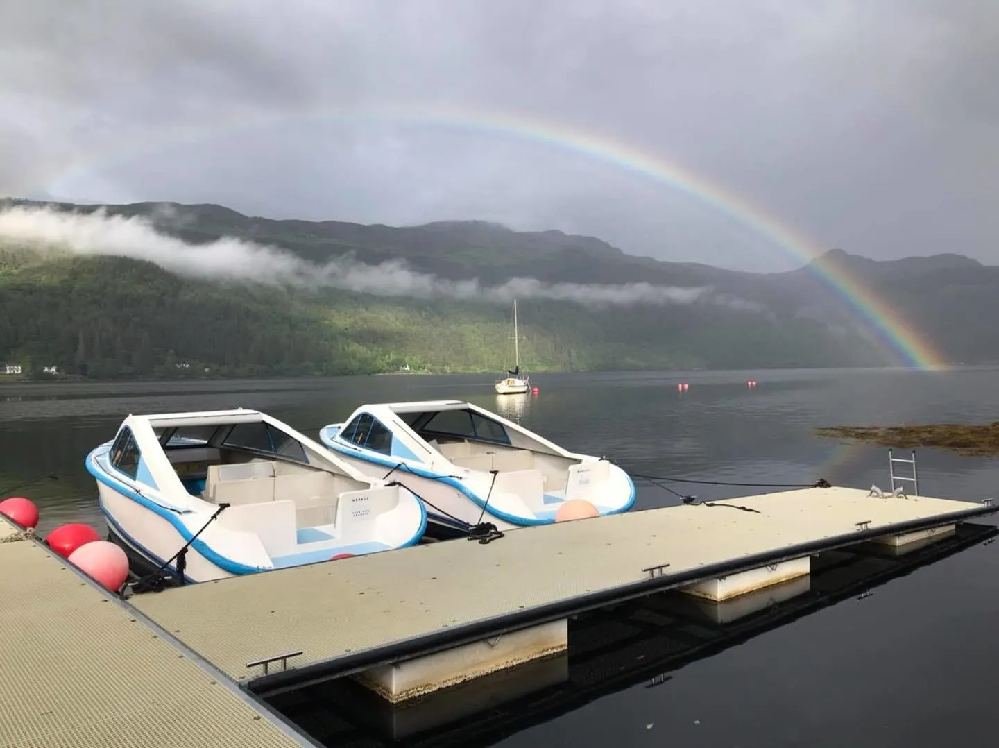 Explore Lochgoilhead on a 7m Rental Boat