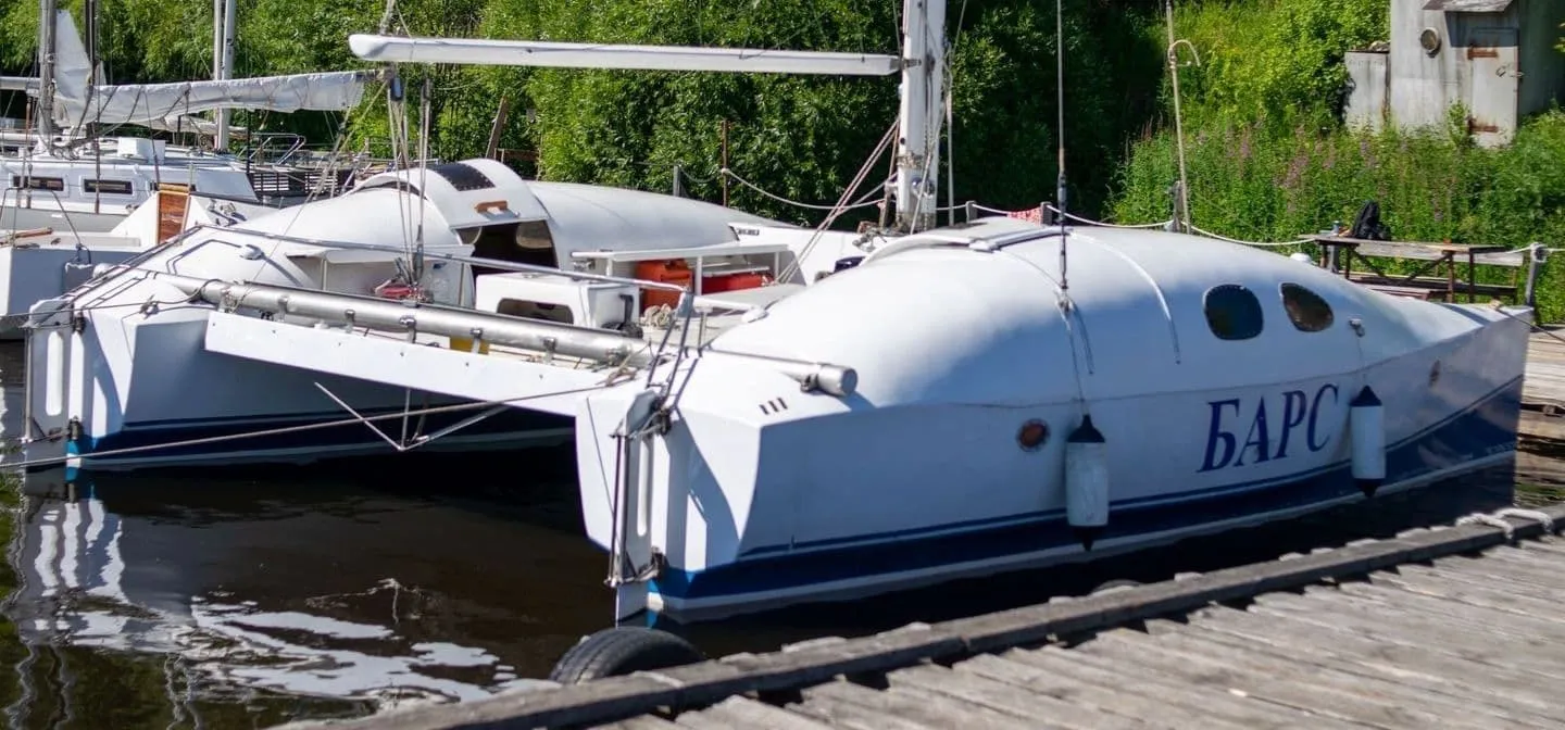 Bars Charter Boat