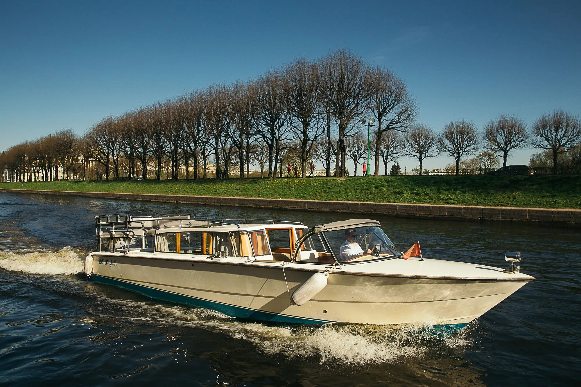 Charter a 9m Boat in Saint Petersburg