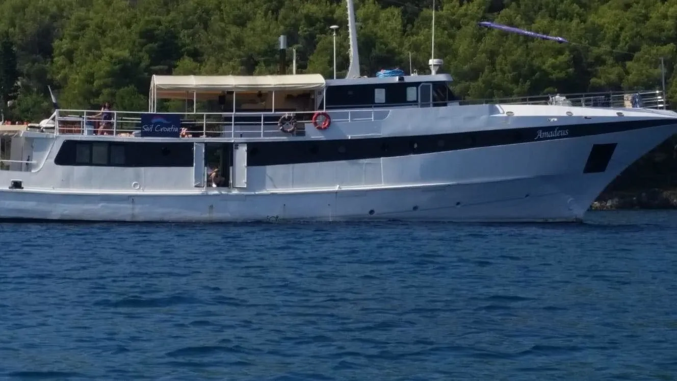 Amadeus Charter Boat