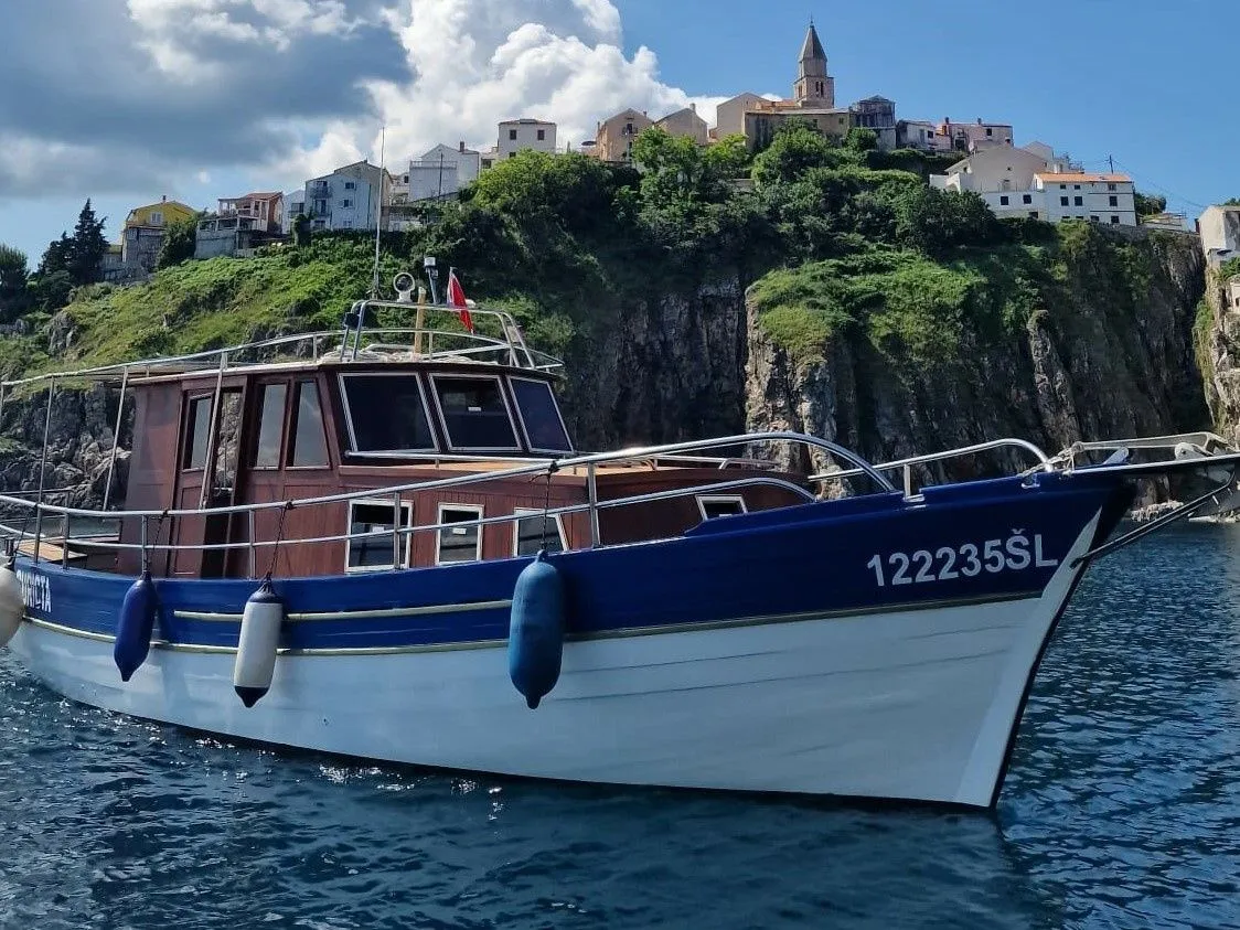 Charter a 12m Motor Yacht in Krk