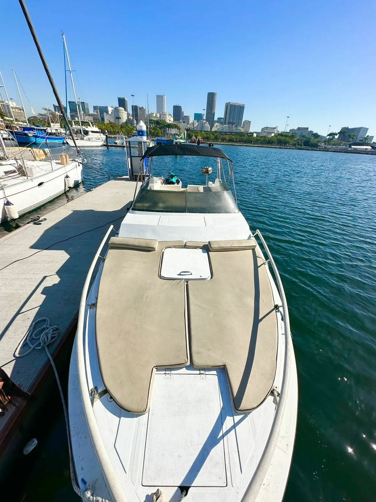 9.75m Rio de Janeiro Motor Yacht Hire