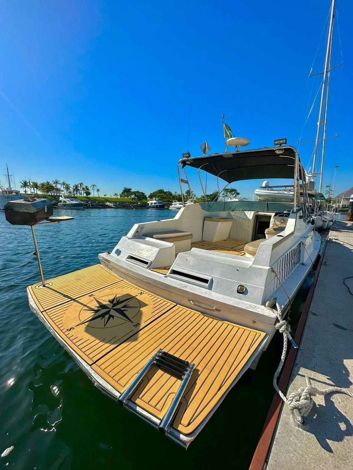 9.75m Rio de Janeiro Motor Yacht Hire
