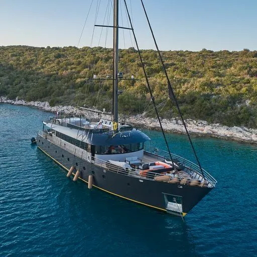 Explore Split on a 33m Rental Boat