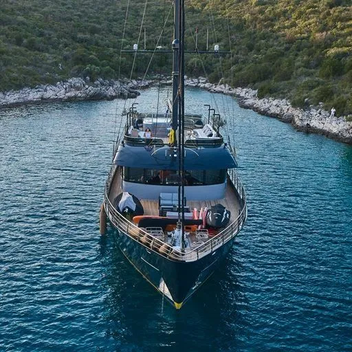 Explore Split on a 33m Rental Boat