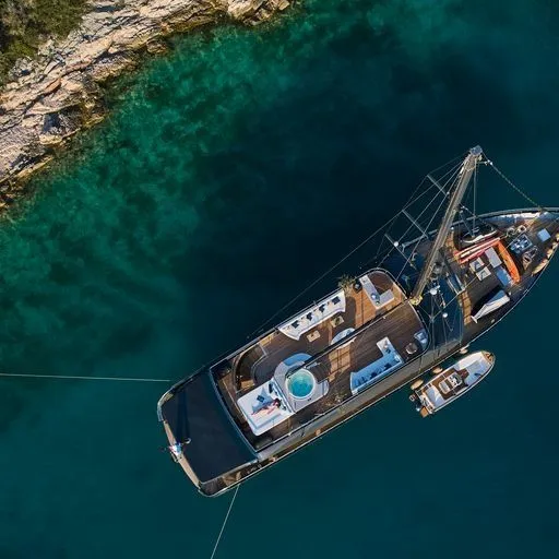 Rara Avis Charter Boat