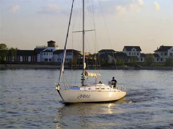 10.67m Povedniki Boat Hire