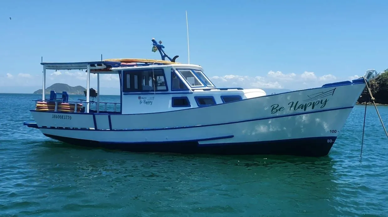Explore Búzios on a 11.7m Rental Motor Yacht