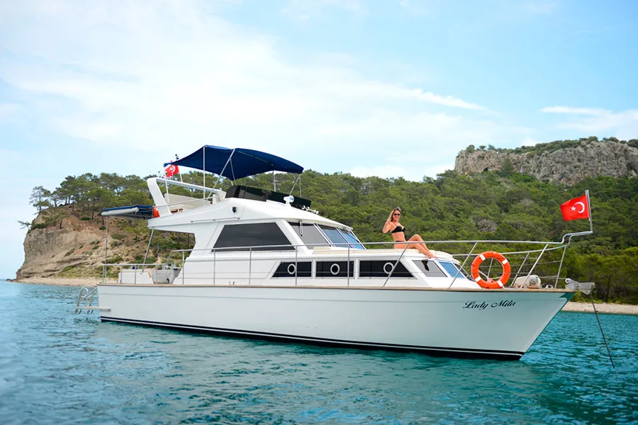 Explore Kemer on a 13m Rental Motor Yacht