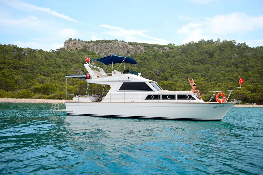 Explore Kemer on a 13m Rental Motor Yacht