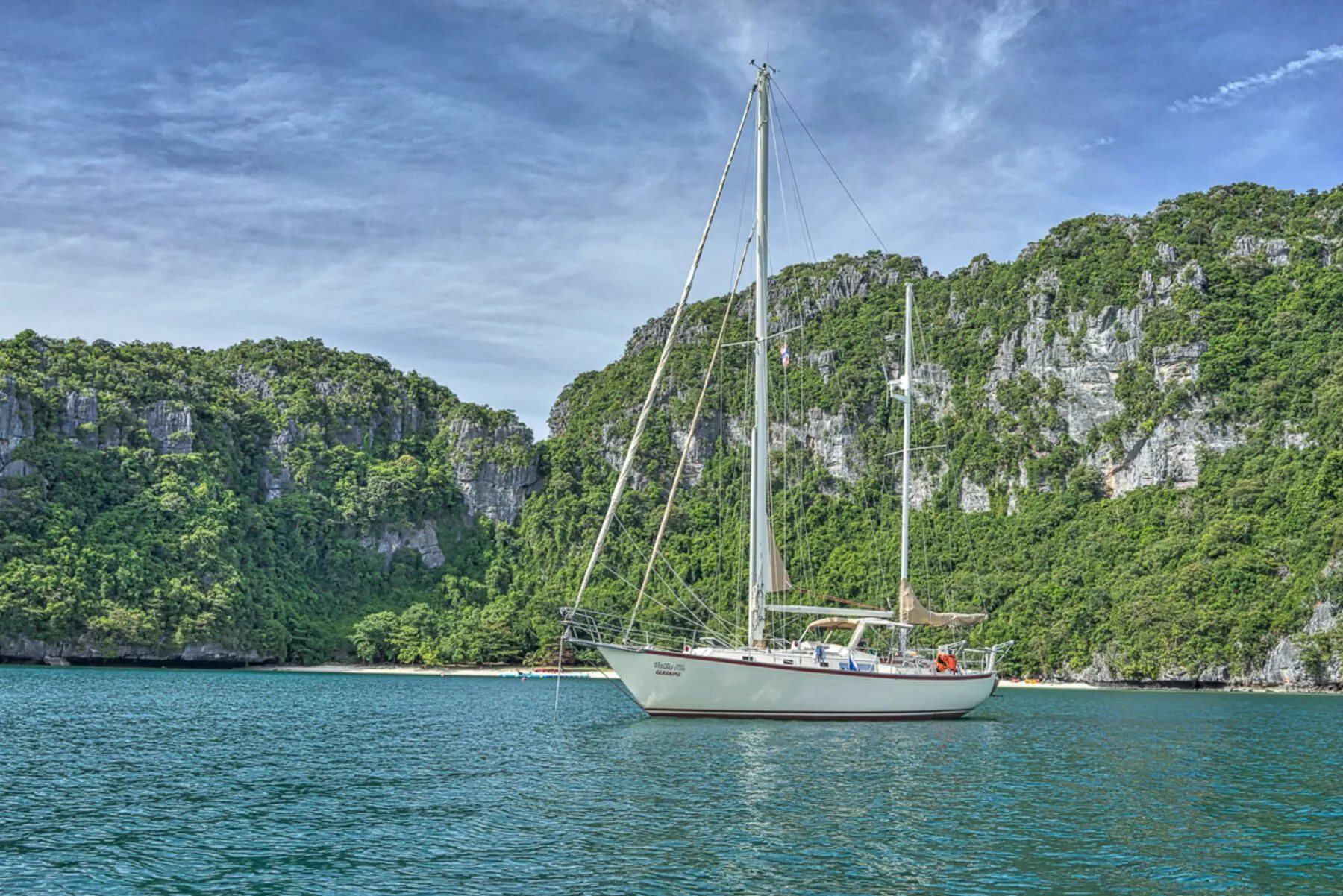 Charter a 13.41m Boat in Lipa Noi