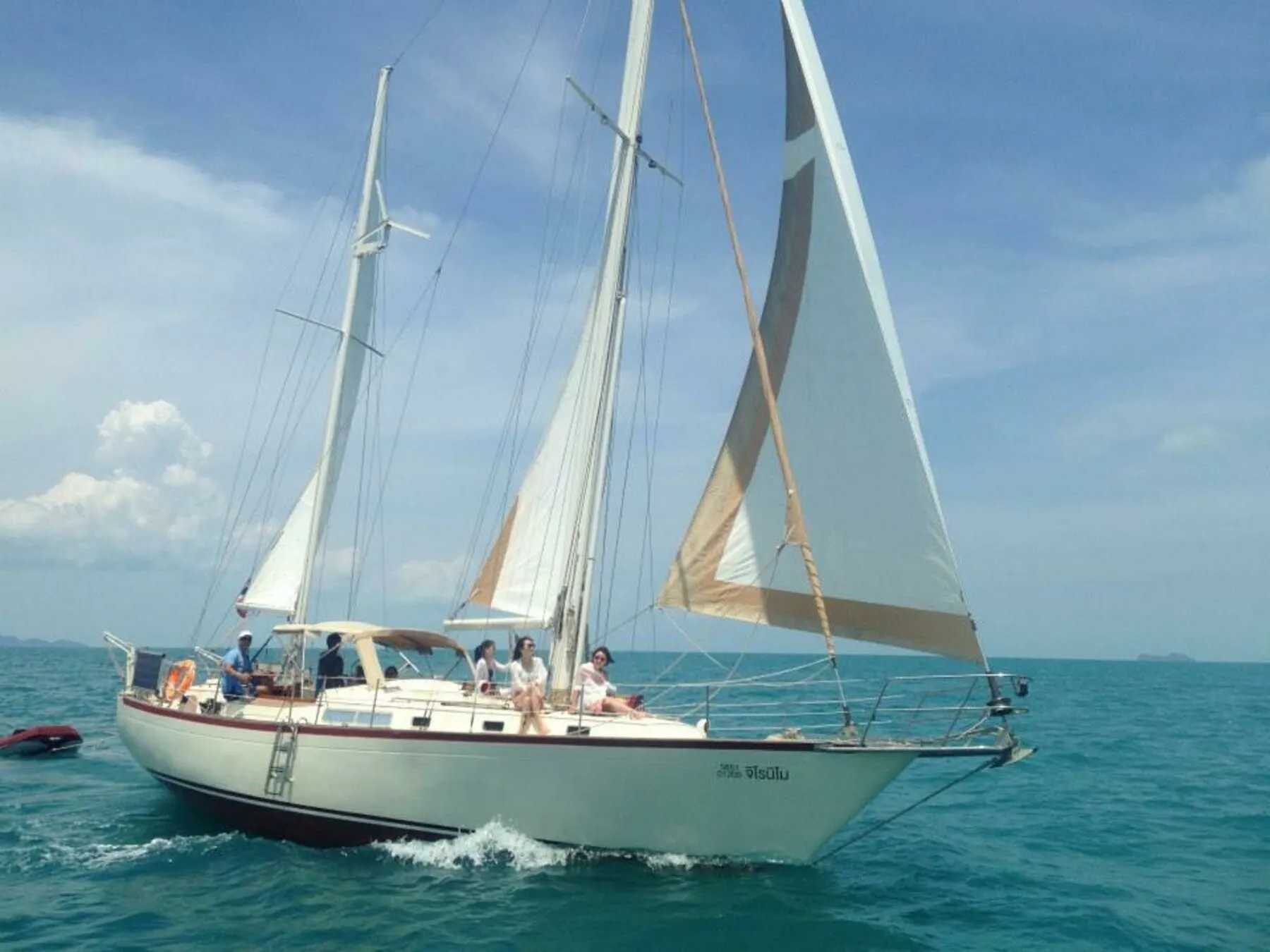 Charter a 13.41m Boat in Lipa Noi