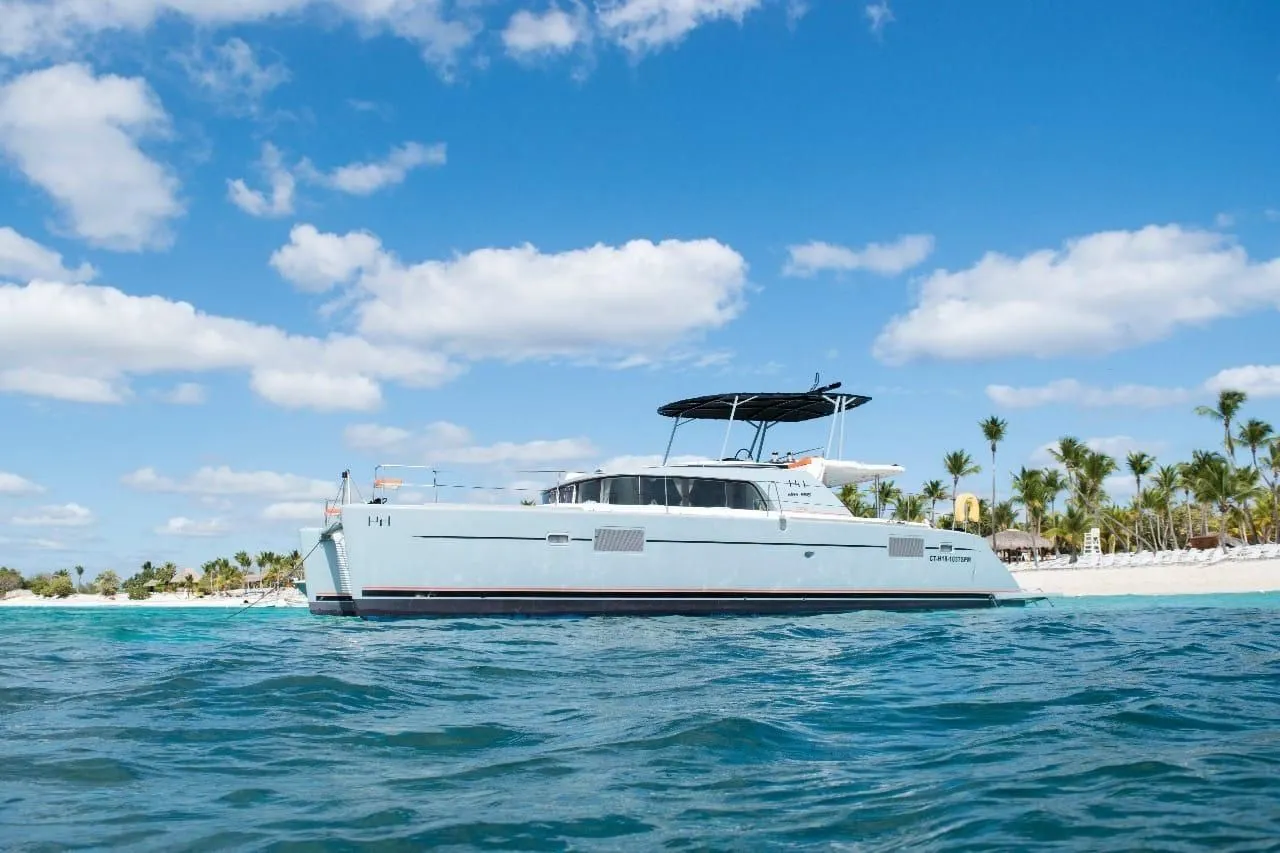 Rent a 12.8m Boat in La Romana