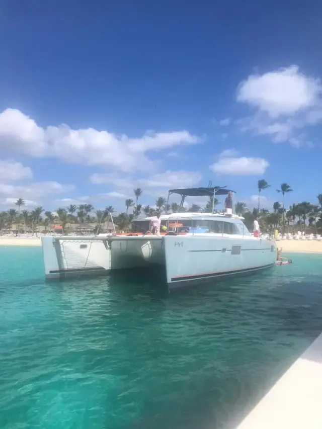 Rent a 12.8m Boat in La Romana