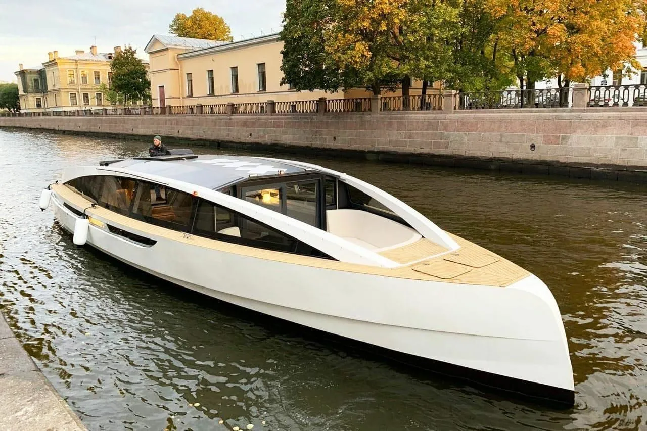 Boot - Explore Saint Petersburg on a 14.8m Rental Motor Yacht