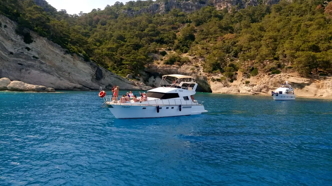 Falez Charter Boat