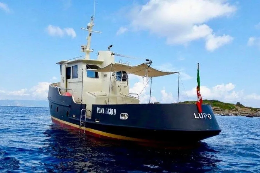 Explore Nettuno on a 15.84m Rental Boat