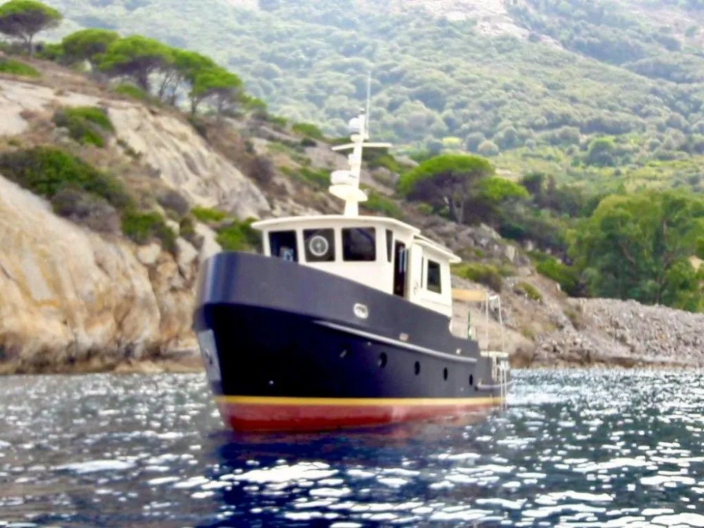 Explore Nettuno on a 15.84m Rental Boat