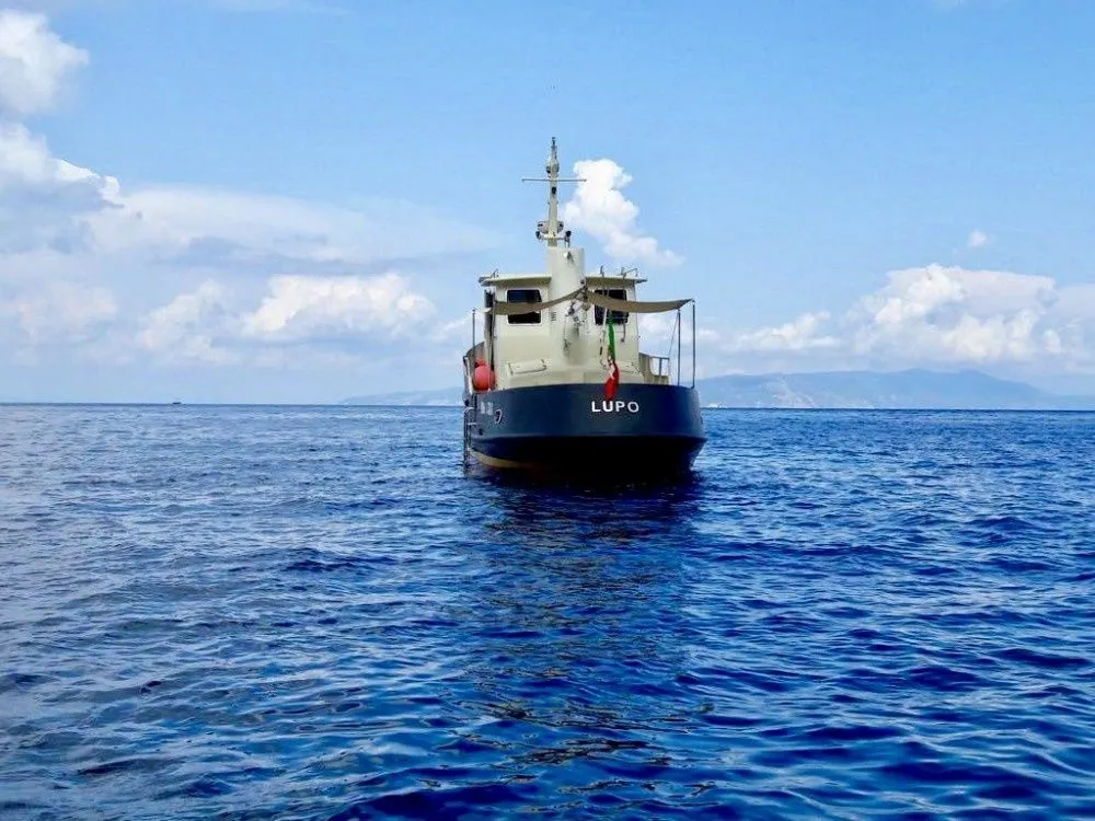 Lupo Charter Boat