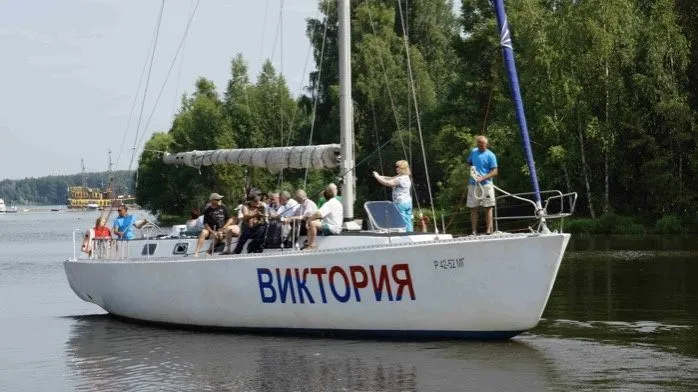 17m Povedniki Boat Hire