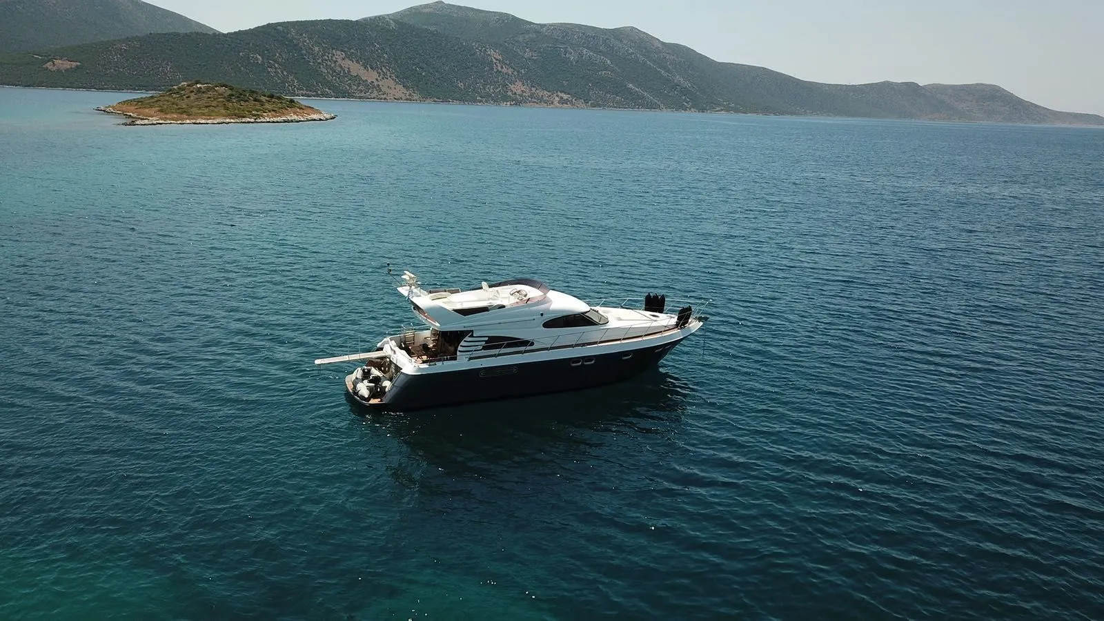 Queen Yacht Charter Boat - 5