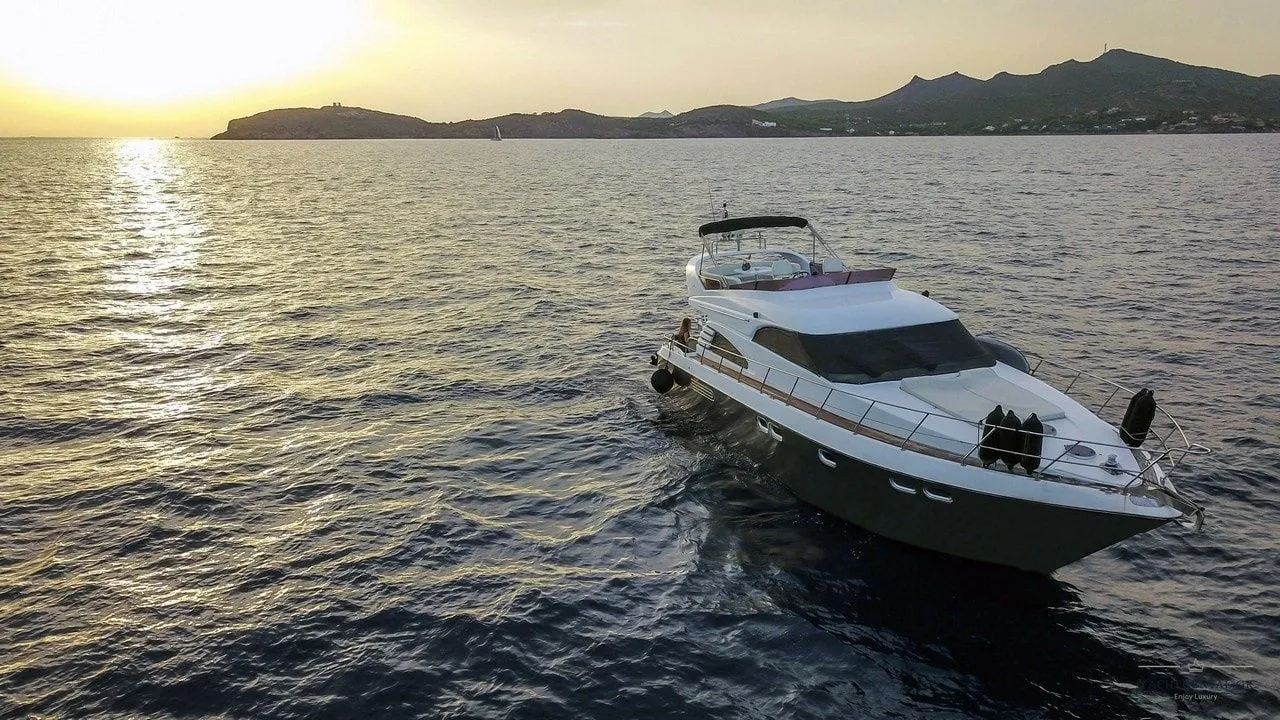 Queen Yacht Charter Boat - 2