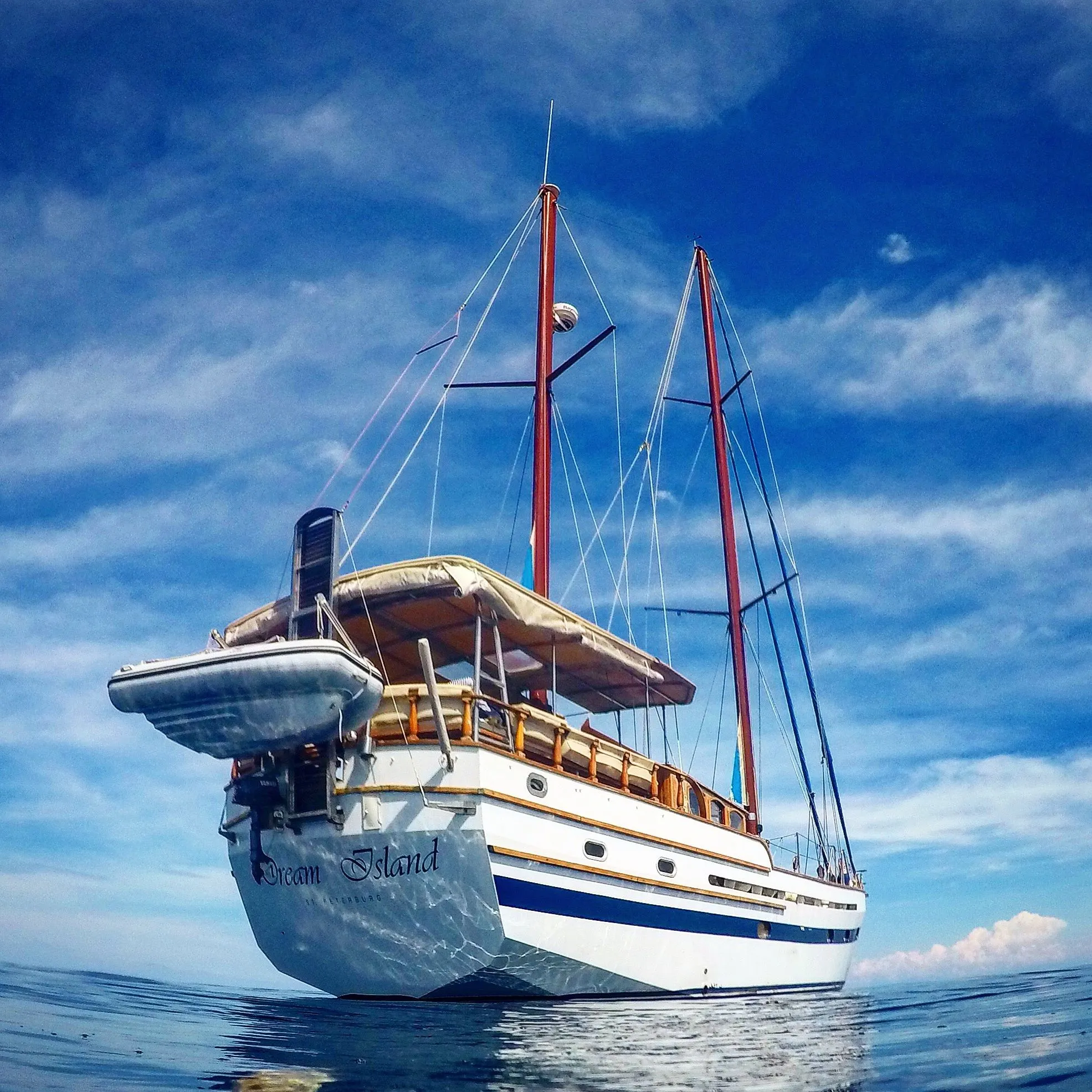 Explore Bar on a 18m Rental Sailing Yacht