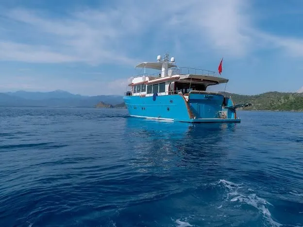 Ruzanna Charter Boat