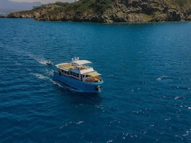 Ruzanna Charter Boat