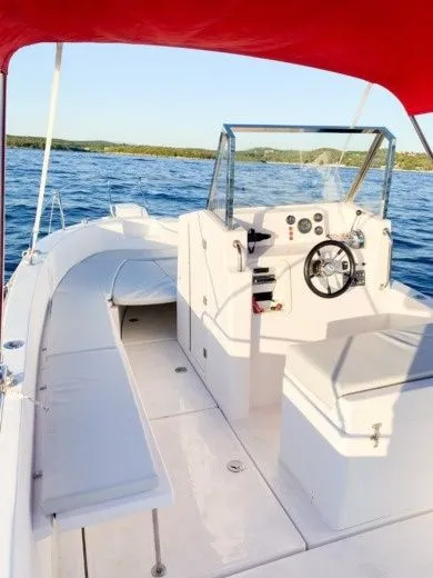 Rent a 8.73m Motor Boat in Vrsar
