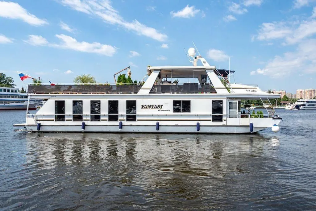Rent a 25m 4 Cabin Motor Yacht in Moscow