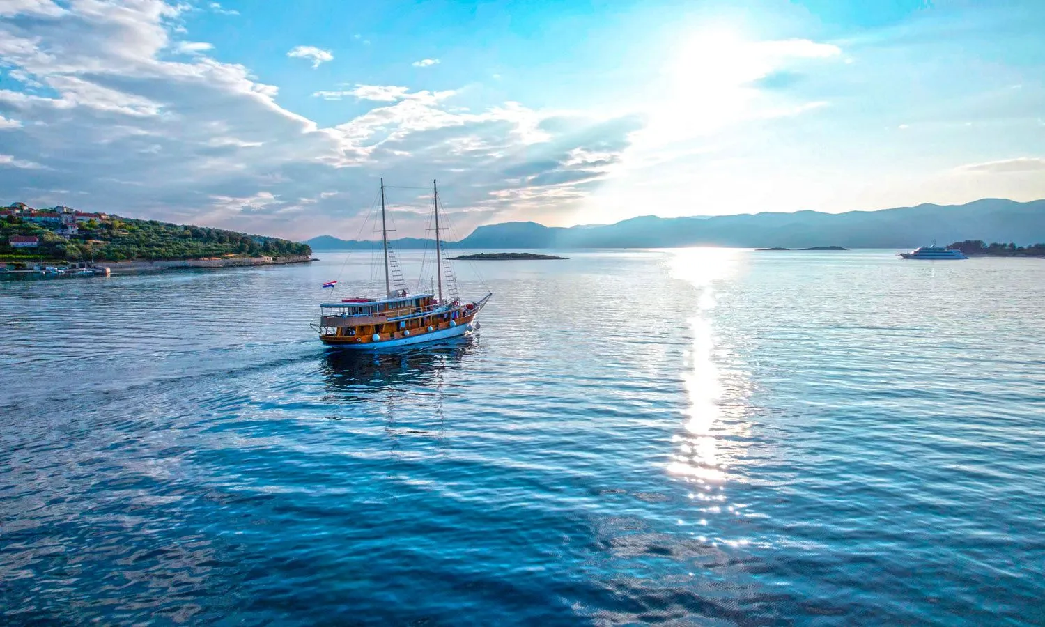 Novi Dan Charter Boat - 4